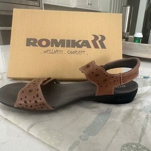 Romika 8.5 ladies walking sandal